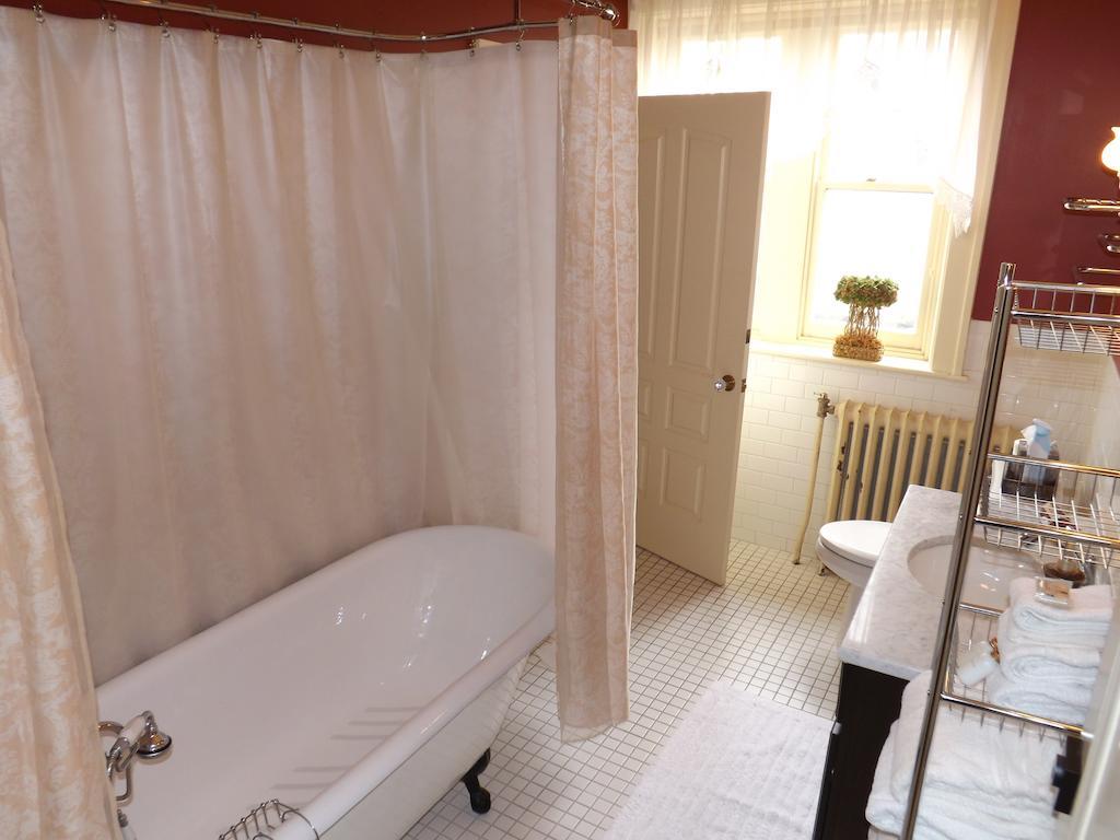 The Patriot House Bed & Breakfast Annville Room photo